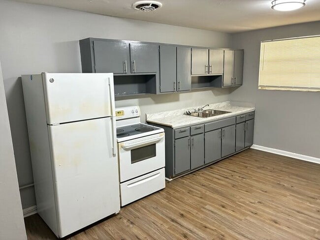 Photo - 7138 Conant Ave