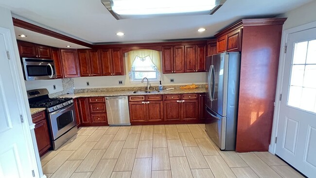 Photo - 254 Broadway