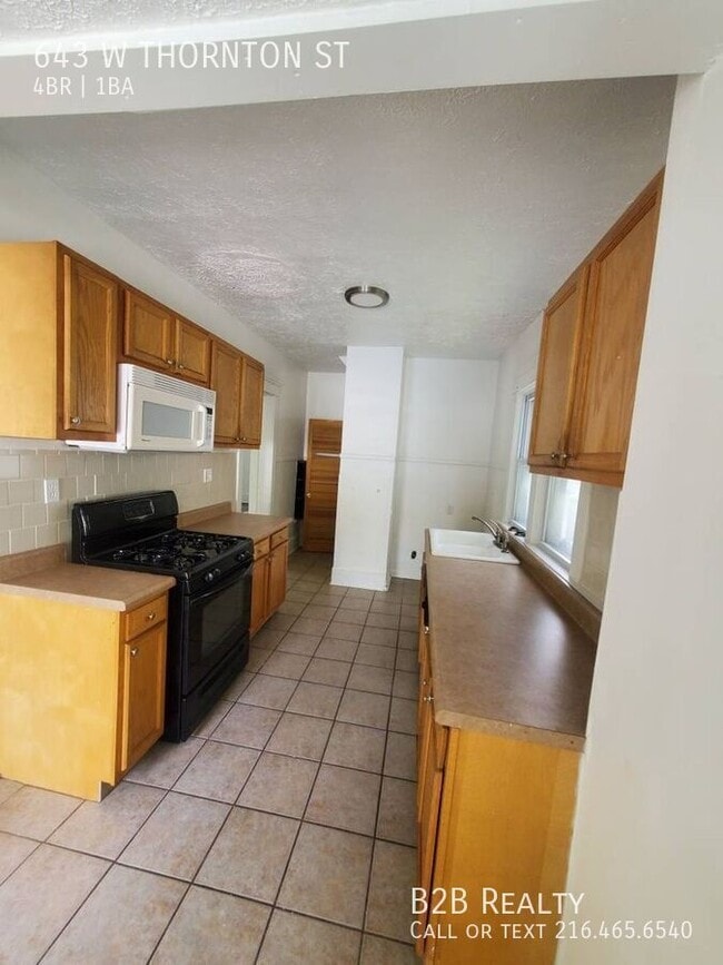 Photo - 643 W Thornton St