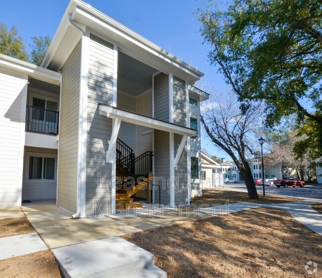 Building Photo - 275 Alexandra Dr Unit #7 Rental