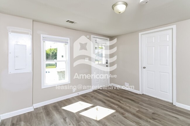 Photo - 105 Allen St