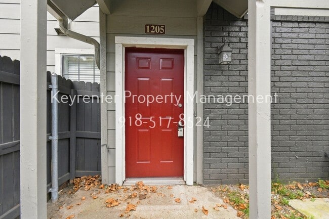 Building Photo - 2850 E 90th St