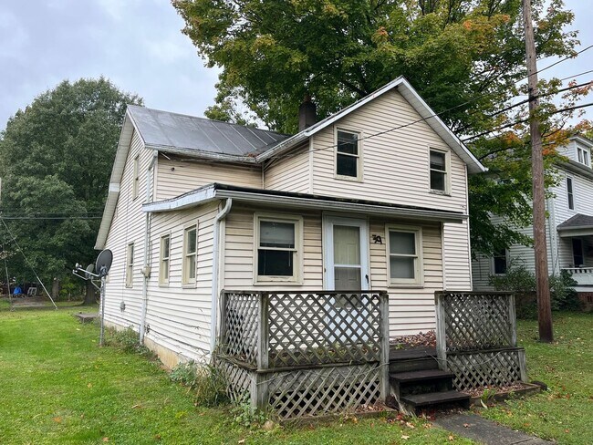 Photo - Three Bedroom in Crestview Local Schools!