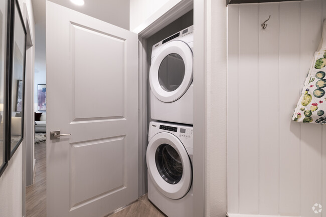 1 habitación, 1 baño, 736 pies cuadrados, lavadora y secadora