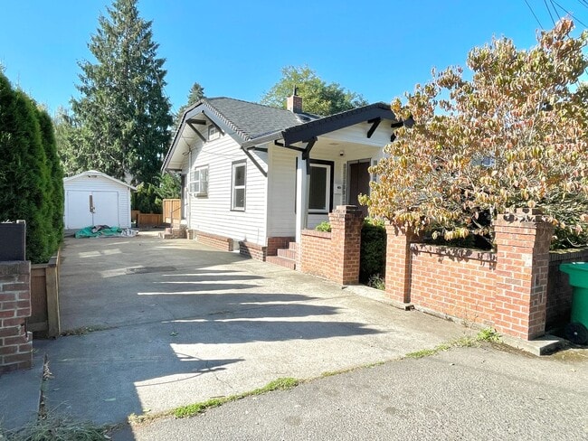 Building Photo - Woodstock area, 1 bedroom, 1 bath with finished basement