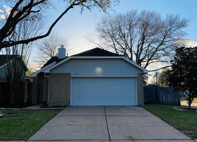 Building Photo - 1545 Miller Ave Rental