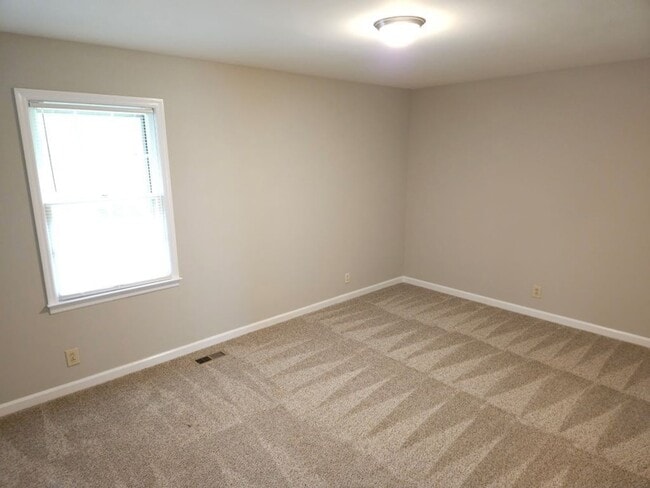 Photo - 511 Winthorne Ct