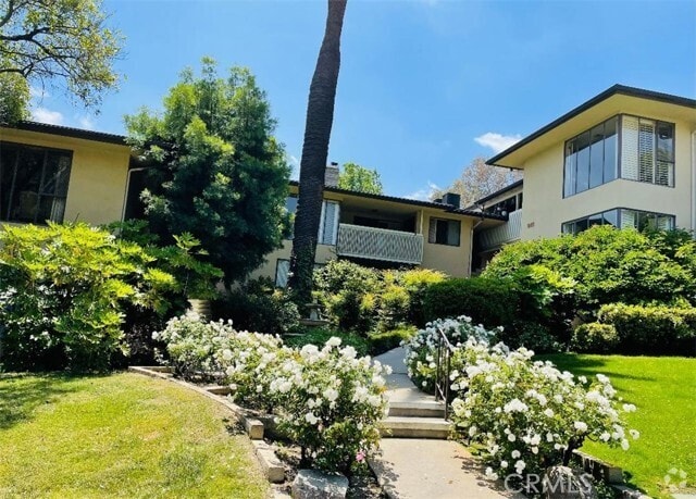 Building Photo - 945 S Orange Grove Blvd Unit E Rental