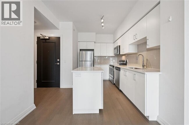 Photo - 155 Caroline St S Unité 1807