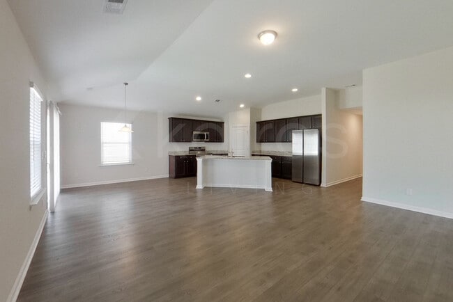 Photo - 106 Ebenezer Blf Wy