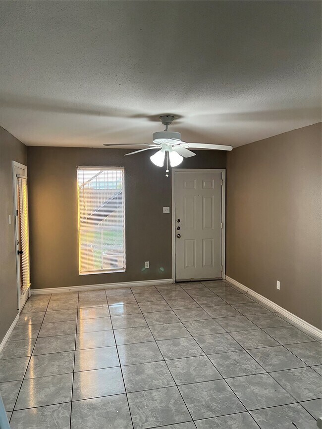 Photo - 3900 Woodchase Dr Unidad 163