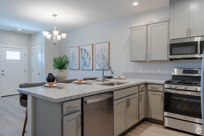4BR, 2.5BA - 1,649SF