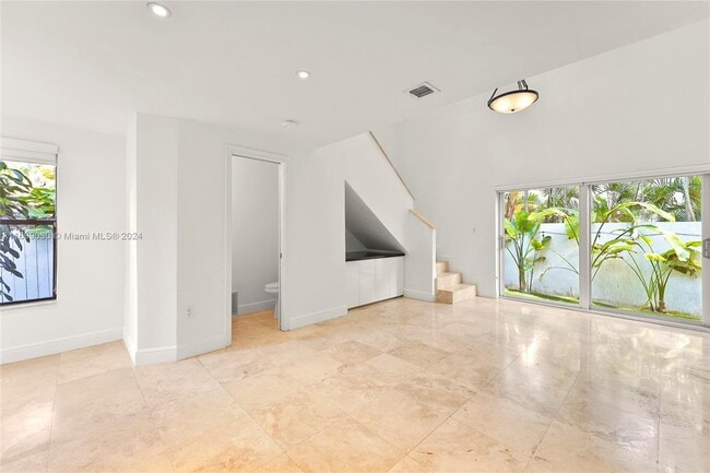 Photo - 3062 Shipping Ave Unidad # 3062