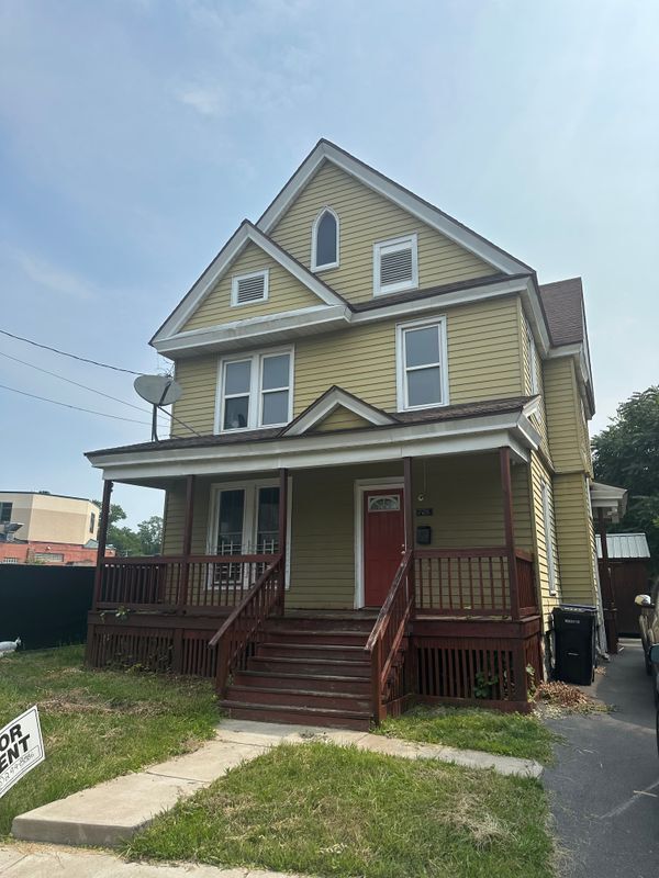 Building Photo - 725 S Beech St Rental