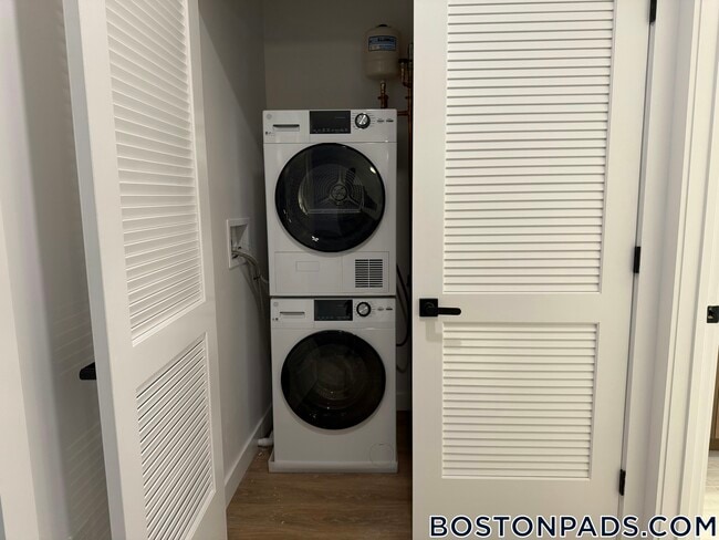 Building Photo - 199 Gardner St