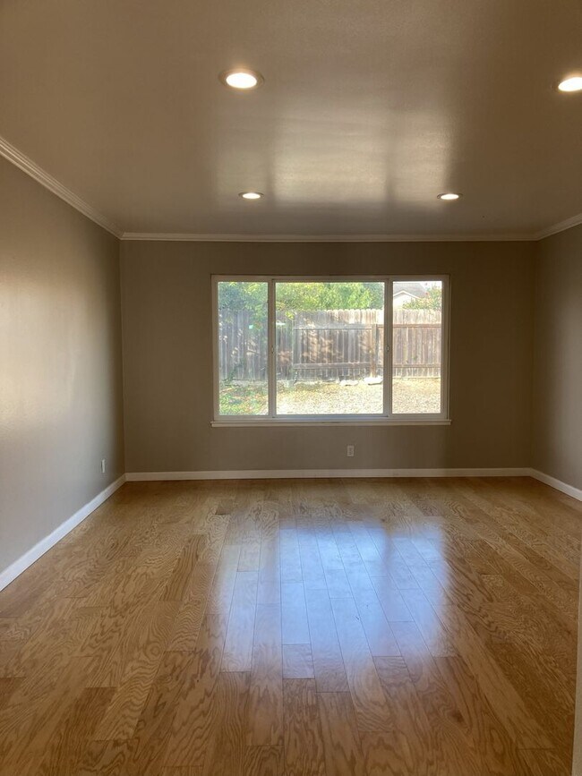 Photo - Nicely Updated Home in Sunny East Ventura!