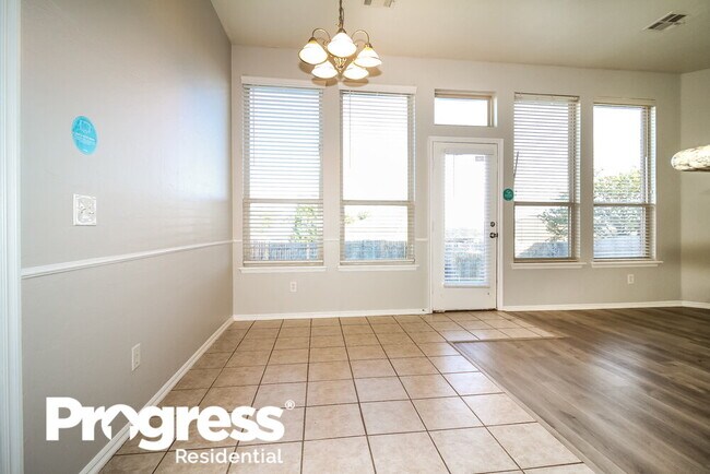 Photo - 608 Applewood St