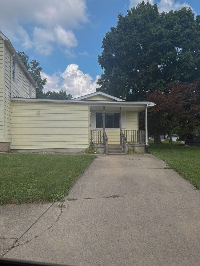 Building Photo - Studio Apartment