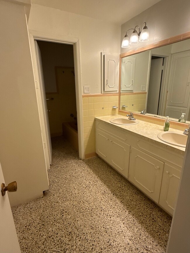 Photo - 2145 Treemont Ln