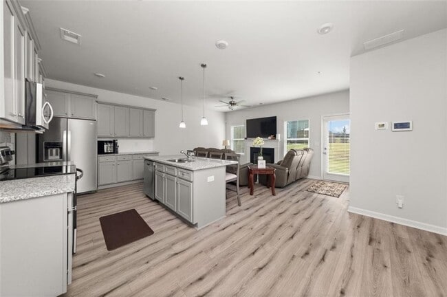 Photo - 11640 Mendenhall Ct