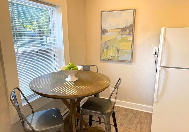 Photo - Gladstone Pointe Apartments