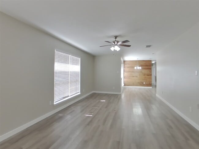 Photo - 1824 Old Creek Dr