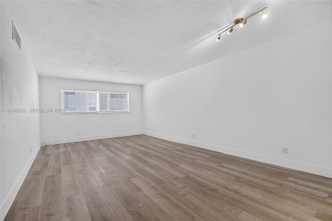 Photo - 1939 Jefferson St Unit 102