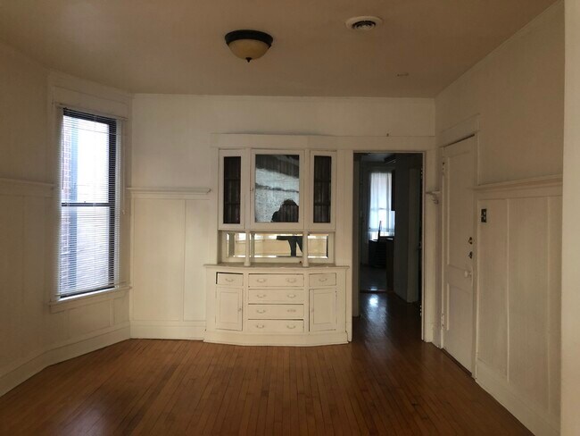 Photo - 3728 N Bosworth Ave Unit 2