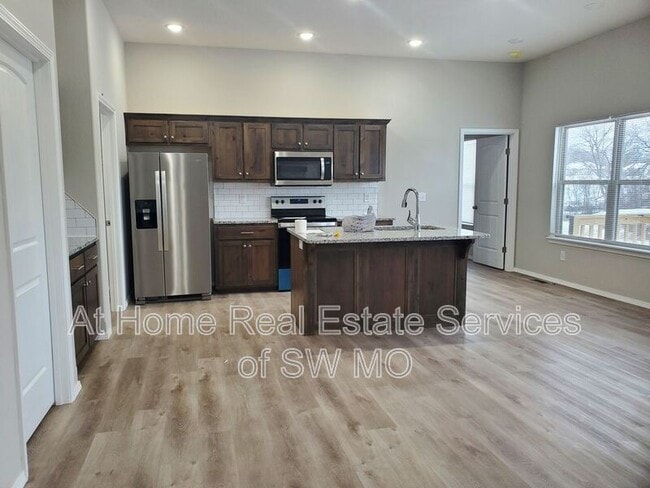 Photo - 624 S Southgate Dr