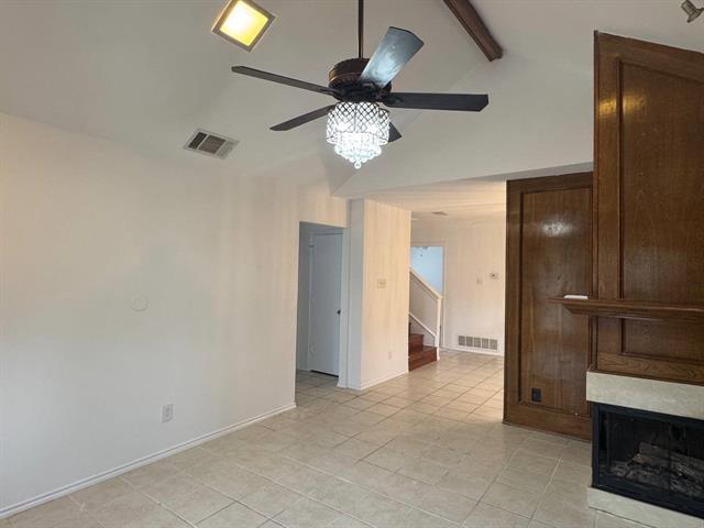 Photo - 703 Red Oak Dr