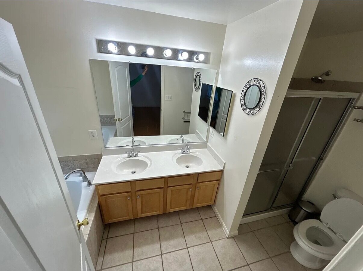 Photo - 7020 Pyle Ct