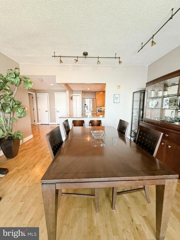 Building Photo - 717 S Christopher Columbus Blvd Unit 1505