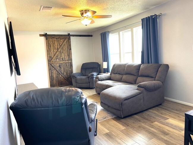 Photo - 1101 E College St