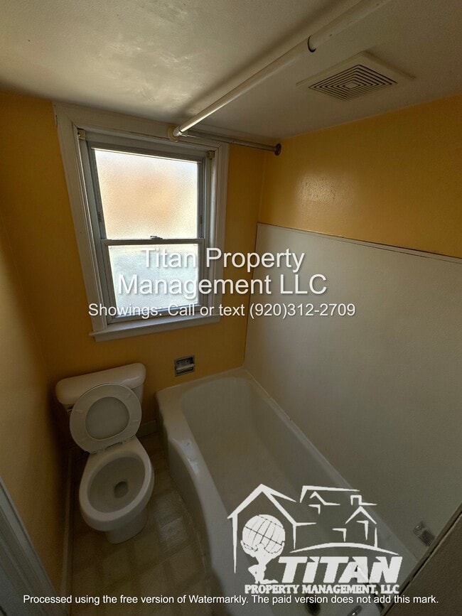 1319 N Superior St