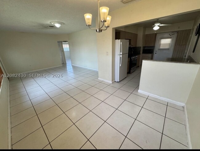 Photo - 510 W 36th Pl