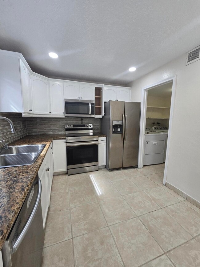 Building Photo - 10710 La Placida Dr Unit 6-5 Rental
