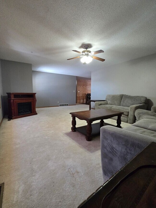 Photo - Spacious 3 Bedroom 2 Bath Home