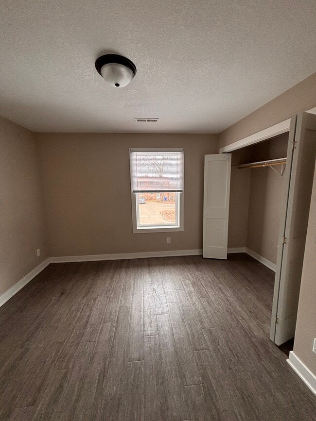 Bedroom - 84 Curtice St E