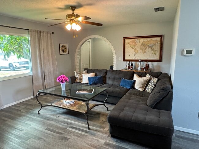 Sala de estar - 1063 Wexford Way