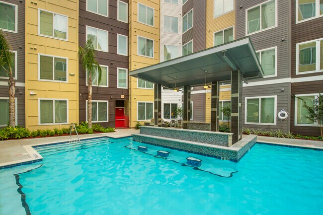 Icon - Two Pools with Swim-up Bar - The Icon & The Lofts - Student Living