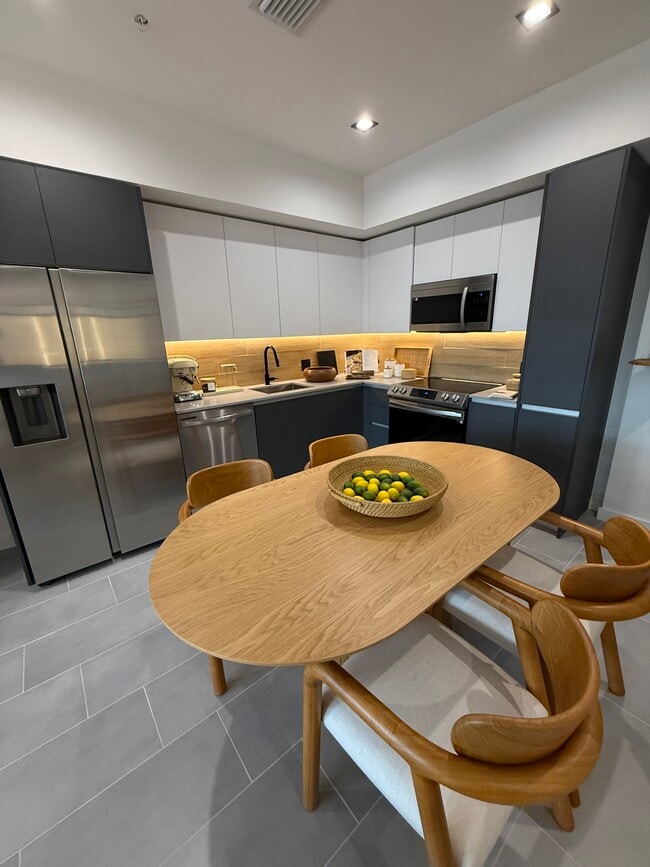 Building Photo - 60 NW 31st St Unit A9