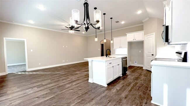 Photo - 805 Tippit Ln