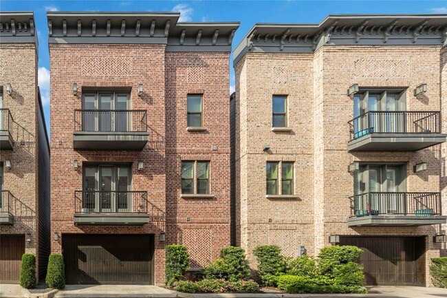 Building Photo - 2825 Hicks St