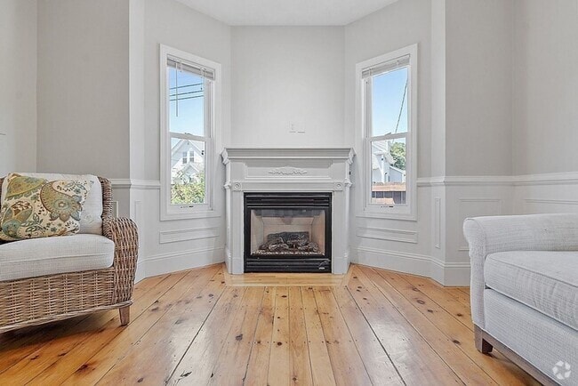 Building Photo - Unique, Renovated 2-Bed Apartment in Quiet...