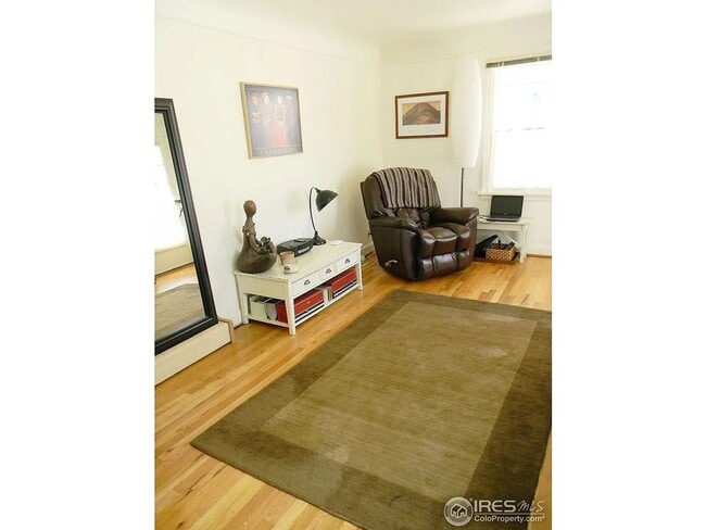 Photo - 1438 W Oak St