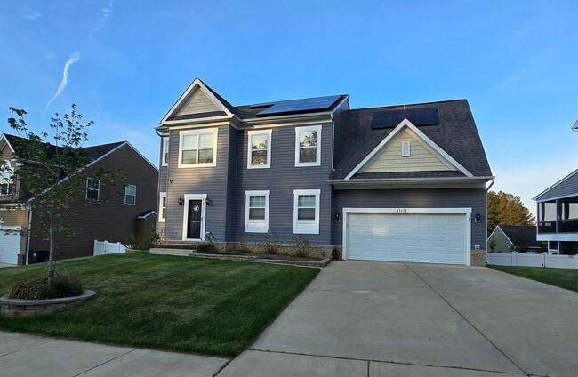Building Photo - 45652 Tenny Hill St