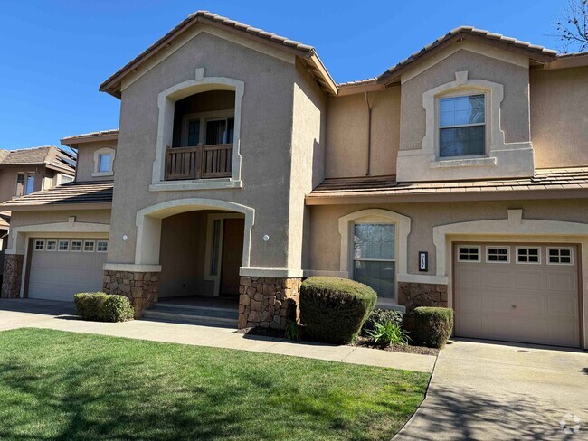 Building Photo - Absolutely Gorgeous Home in Gated Rosevill...
