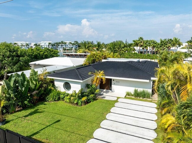 Photo - 7610 Bayside Ln