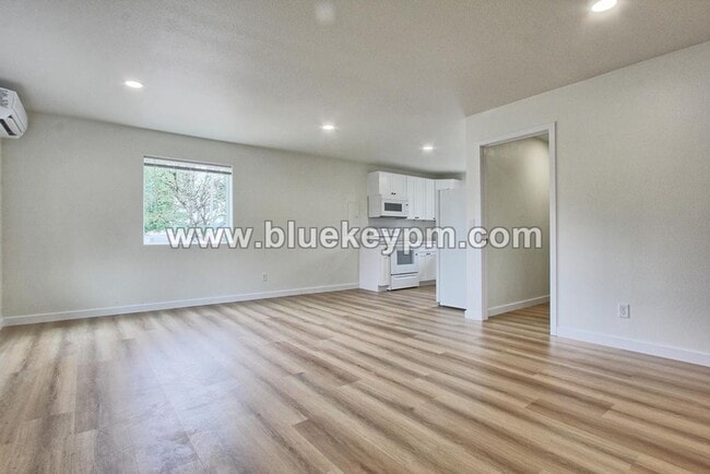 Photo - 2 Bed, 1 Bath Duplex Unit on Main Street in Washougal