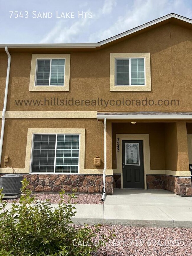 Contemporary, light-filled townhouse avail... - Contemporary, light-filled townhouse avail...